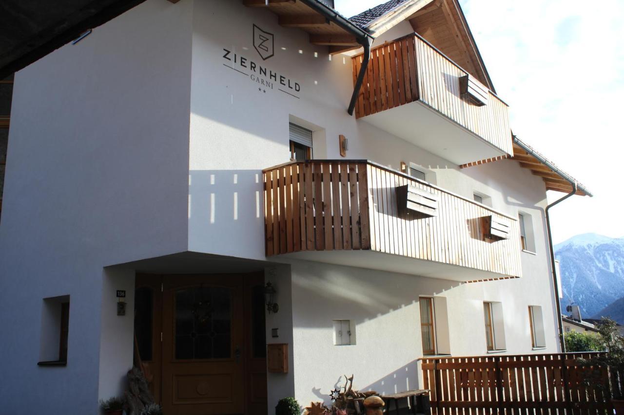 Garni Ziernheld Bed & Breakfast Malles Venosta Exterior foto